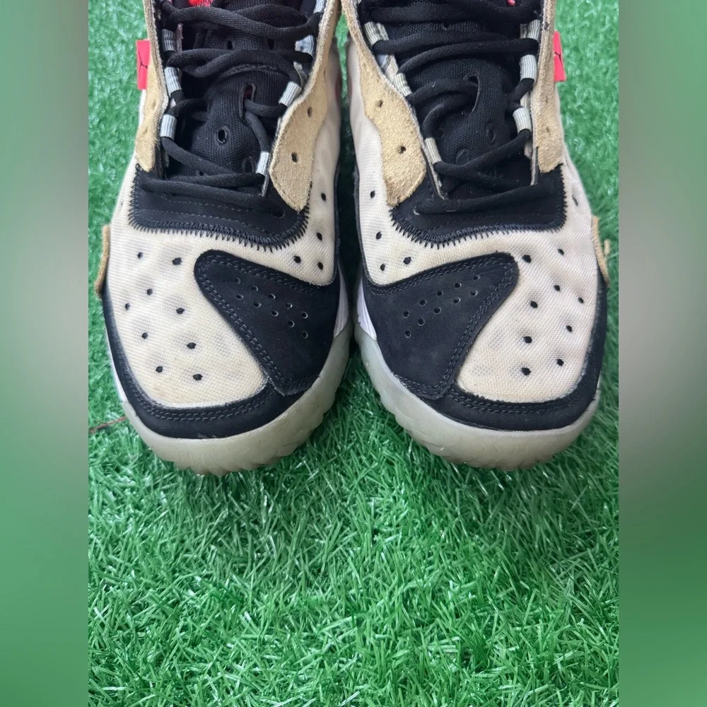 Men’s Jordan Delta 2 White Black Tan Infrared Size 10.5‎